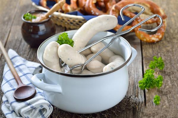 Tất Tần Tật Về Xúc Xích Đức Weisswurst: Đặc Sản Trắng Tinh Tế Của Bavaria