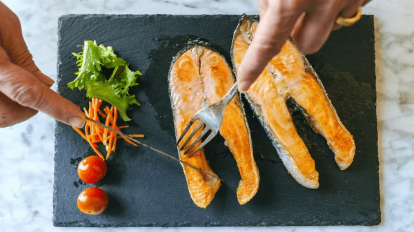 14 Sai Lầm Mọi Người Mắc Phải Khi Nấu Cá Hồi Bằng Nồi Chiên Không Dầu